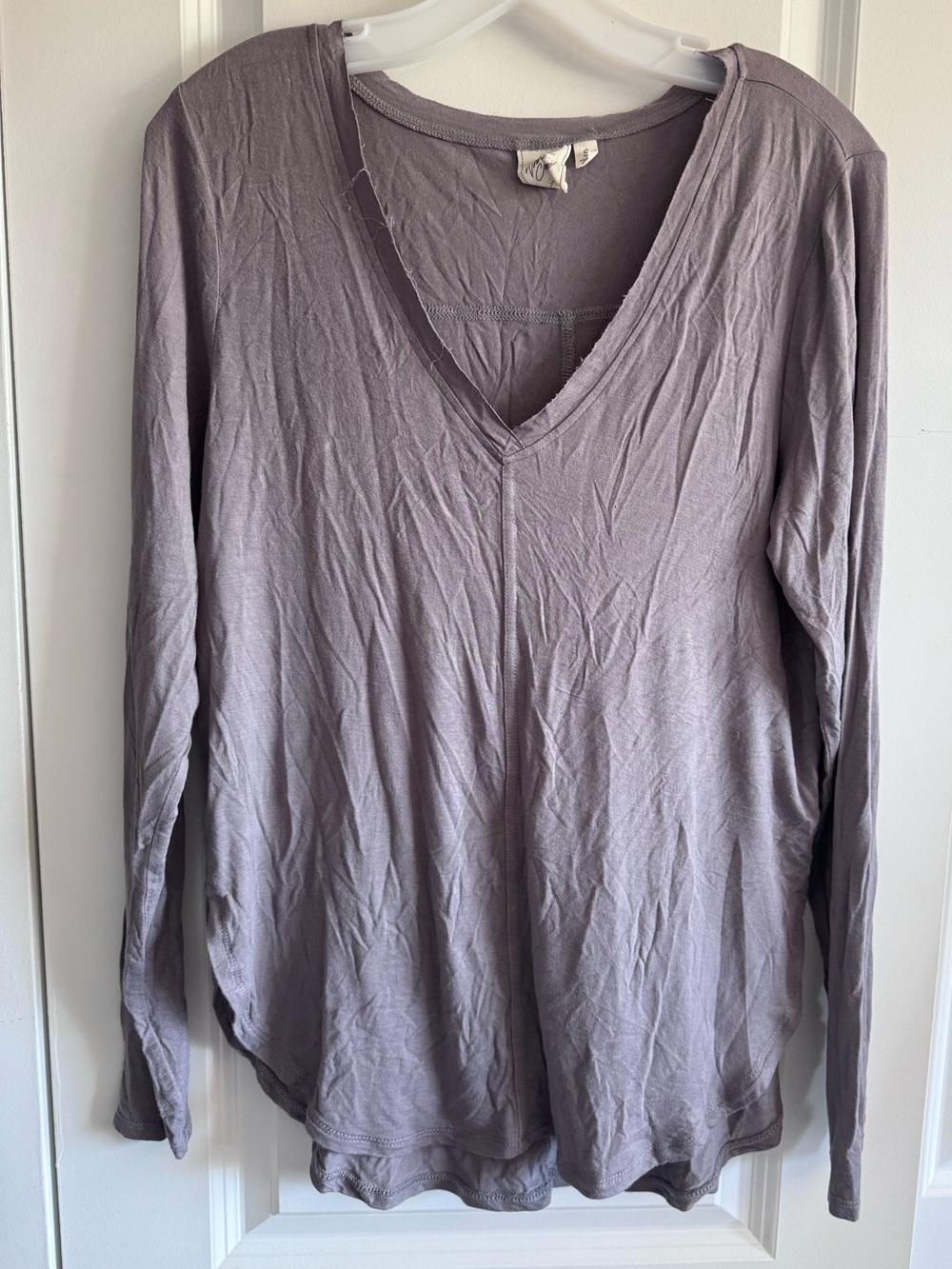 Buckle-White Crow gray V-Neck Long Sleeve Top in a relaxed fit